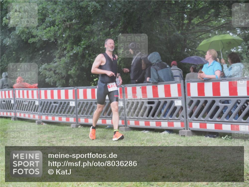 21.06.2025 - 27. Vierlanden-Triathlon KatJ http://msf.ph/oto/8036286 15.06.2025 13:54:08 Ziel 125, 719 meine-sportfotos.de