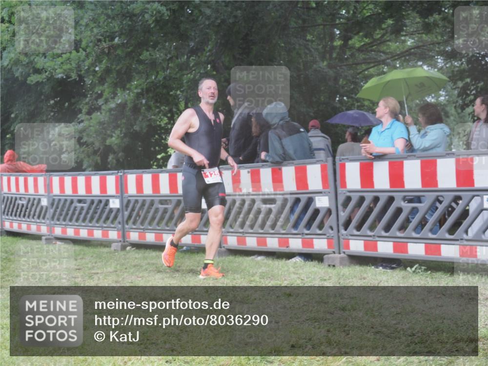 21.06.2025 - 27. Vierlanden-Triathlon KatJ http://msf.ph/oto/8036290 15.06.2025 13:54:08 Ziel 125, 719 meine-sportfotos.de