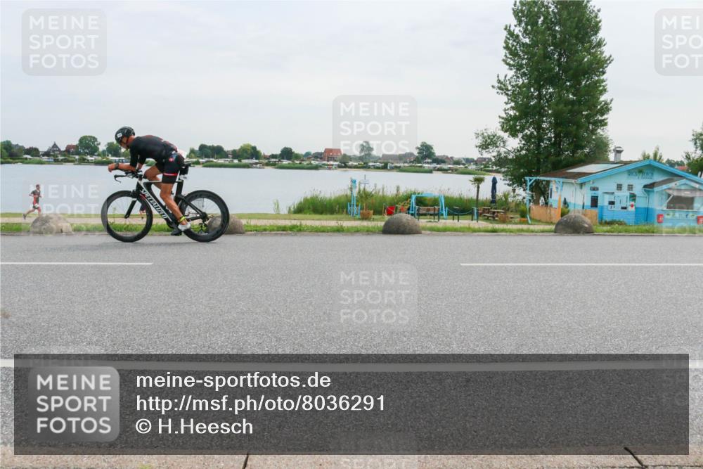 15.06.2025 - 27. Vierlanden-Triathlon H.Heesch http://msf.ph/oto/8036291 15.06.2025 10:48:02 Radfahren 27, 37, 109, 142 meine-sportfotos.de