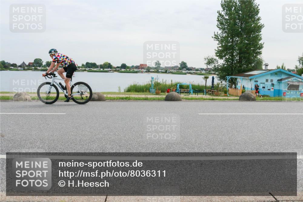 15.06.2025 - 27. Vierlanden-Triathlon H.Heesch http://msf.ph/oto/8036311 15.06.2025 10:48:09 Radfahren 142, 187 meine-sportfotos.de