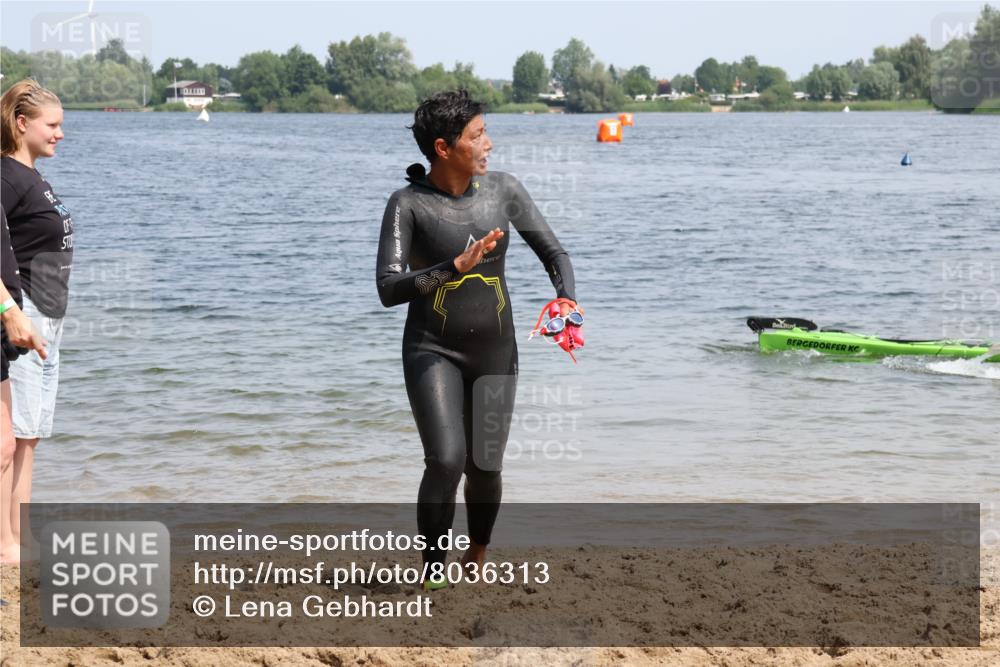 21.06.2025 - 27. Vierlanden-Triathlon Lena Gebhardt http://msf.ph/oto/8036313 15.06.2025 11:34:35 Schwimmen 893 meine-sportfotos.de