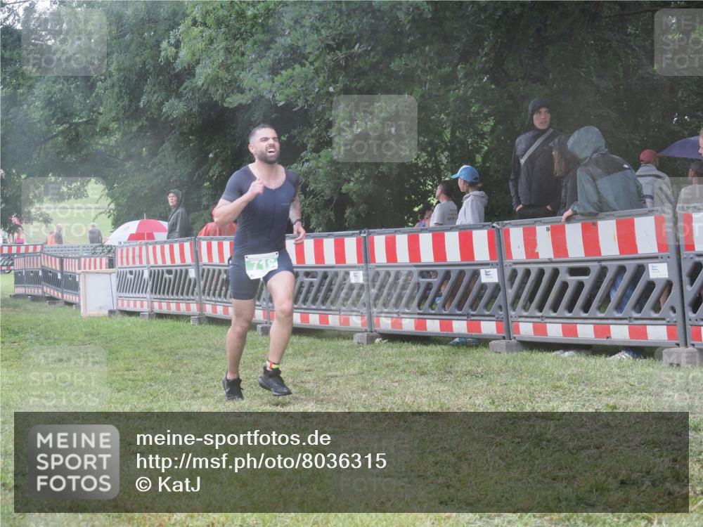21.06.2025 - 27. Vierlanden-Triathlon KatJ http://msf.ph/oto/8036315 15.06.2025 13:54:11 Ziel 125, 719 meine-sportfotos.de