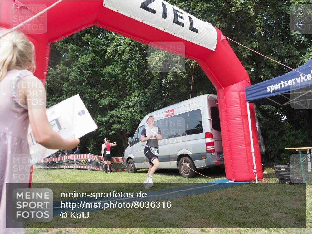 21.06.2025 - 27. Vierlanden-Triathlon KatJ http://msf.ph/oto/8036316 15.06.2025 11:25:05 Schwimmen 981 meine-sportfotos.de