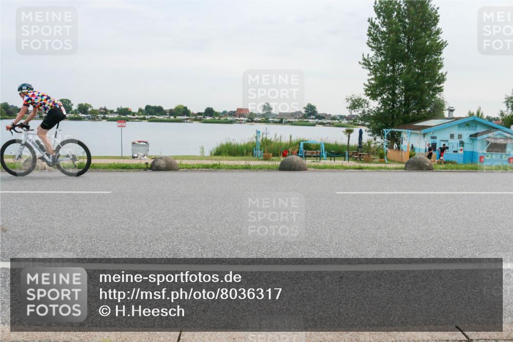 15.06.2025 - 27. Vierlanden-Triathlon H.Heesch http://msf.ph/oto/8036317 15.06.2025 10:48:09 Radfahren 142, 187 meine-sportfotos.de