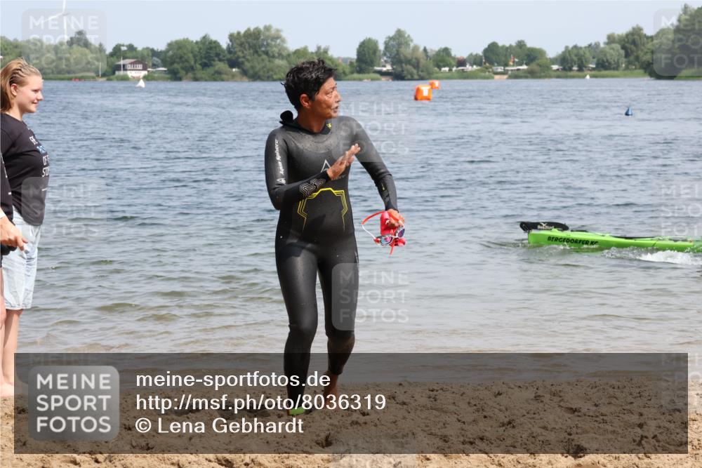 21.06.2025 - 27. Vierlanden-Triathlon Lena Gebhardt http://msf.ph/oto/8036319 15.06.2025 11:34:35 Schwimmen 893 meine-sportfotos.de