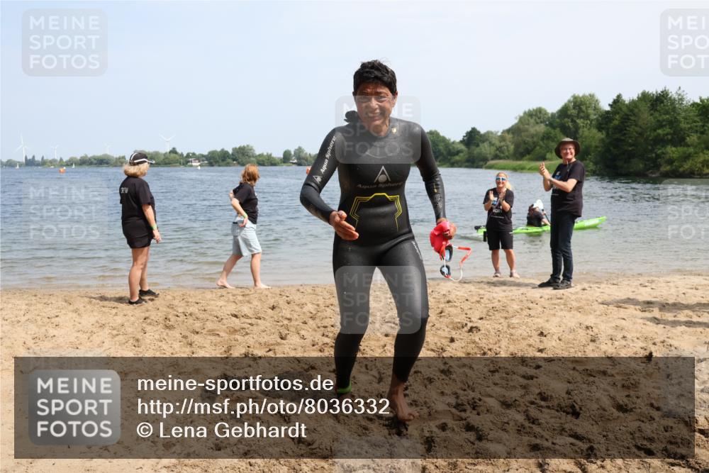 21.06.2025 - 27. Vierlanden-Triathlon Lena Gebhardt http://msf.ph/oto/8036332 15.06.2025 11:34:39 Schwimmen 893 meine-sportfotos.de