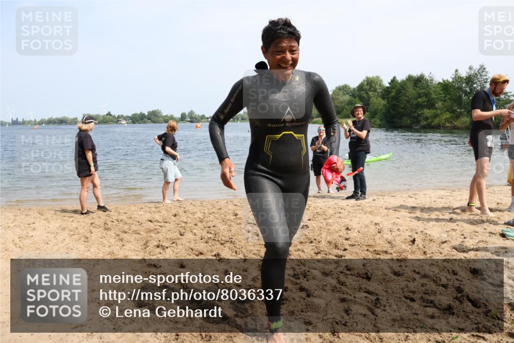 21.06.2025 - 27. Vierlanden-Triathlon Lena Gebhardt http://msf.ph/oto/8036337 15.06.2025 11:34:39 Schwimmen 893 meine-sportfotos.de