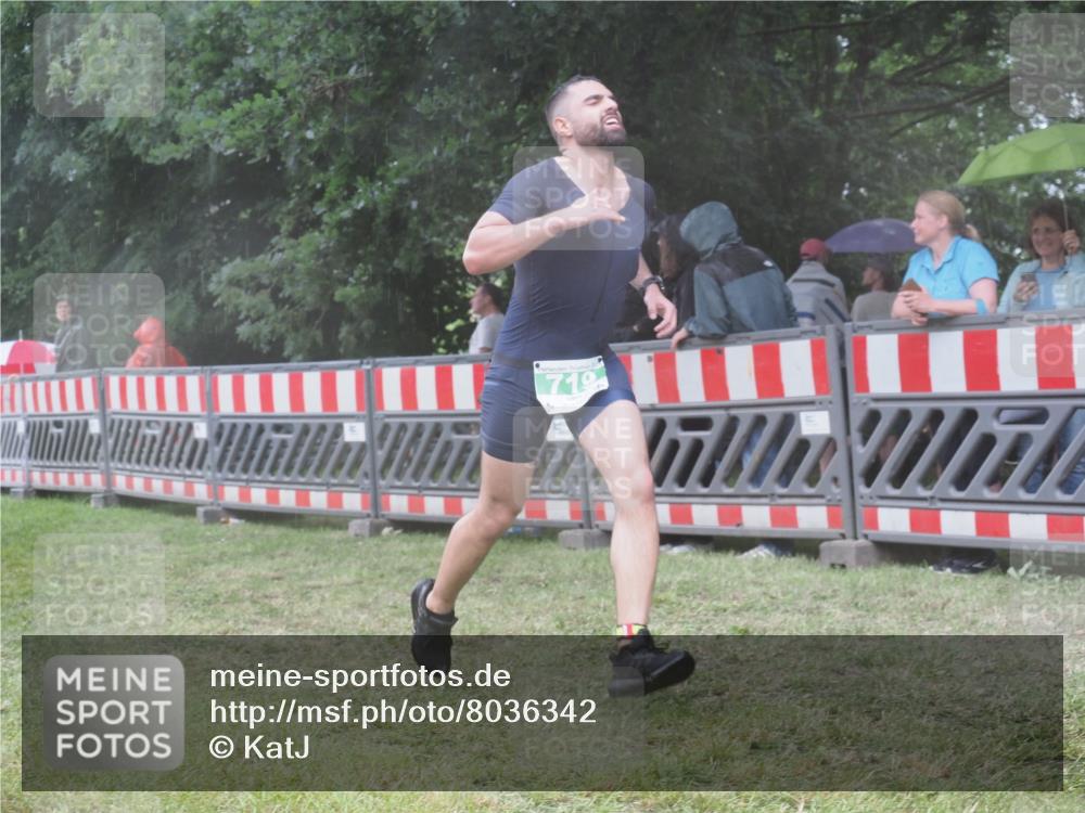 21.06.2025 - 27. Vierlanden-Triathlon KatJ http://msf.ph/oto/8036342 15.06.2025 13:54:12 Ziel 125, 719 meine-sportfotos.de