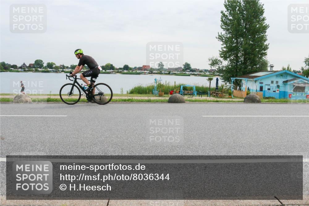 15.06.2025 - 27. Vierlanden-Triathlon H.Heesch http://msf.ph/oto/8036344 15.06.2025 10:48:19 Radfahren 22, 34, 93, 139, 393 meine-sportfotos.de