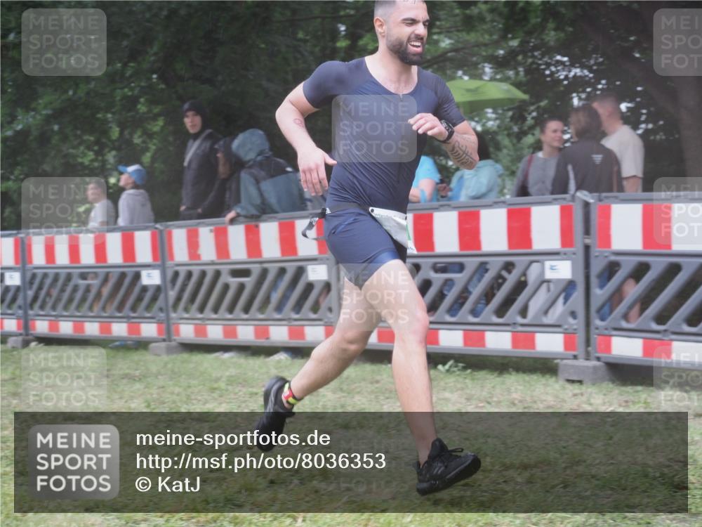 21.06.2025 - 27. Vierlanden-Triathlon KatJ http://msf.ph/oto/8036353 15.06.2025 13:54:13 Ziel 125, 719 meine-sportfotos.de