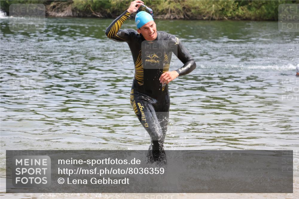 21.06.2025 - 27. Vierlanden-Triathlon Lena Gebhardt http://msf.ph/oto/8036359 15.06.2025 11:57:50 Schwimmen 984, 986, 987 meine-sportfotos.de