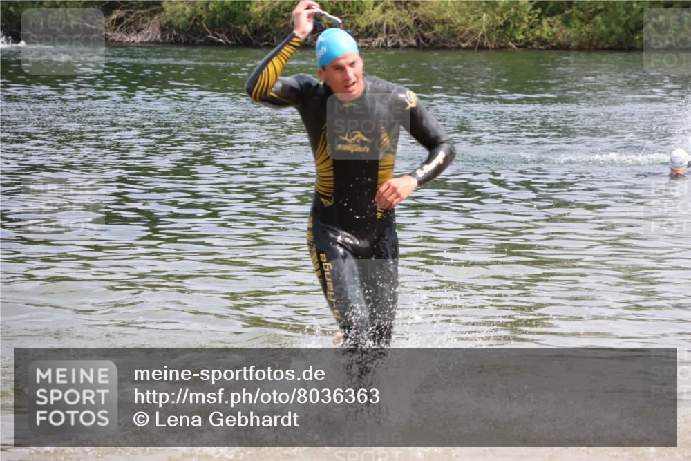 21.06.2025 - 27. Vierlanden-Triathlon Lena Gebhardt http://msf.ph/oto/8036363 15.06.2025 11:57:50 Schwimmen 984, 986, 987 meine-sportfotos.de