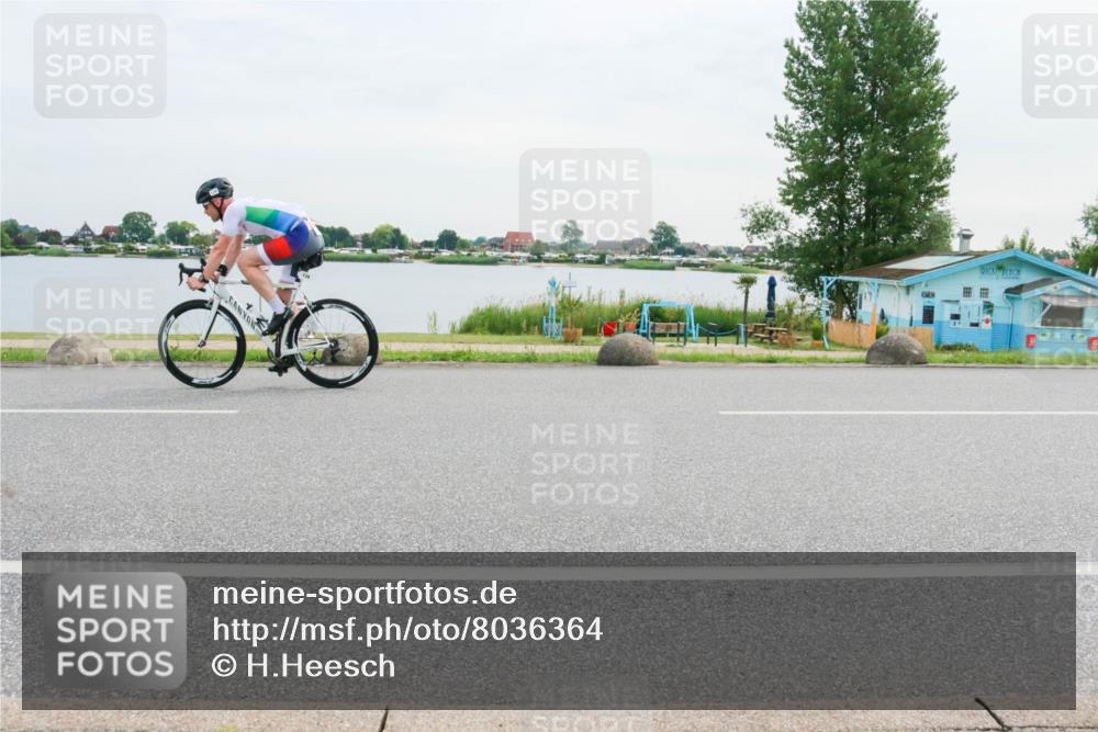 15.06.2025 - 27. Vierlanden-Triathlon H.Heesch http://msf.ph/oto/8036364 15.06.2025 10:48:21 Radfahren 22, 34, 93, 139, 393, 422 meine-sportfotos.de