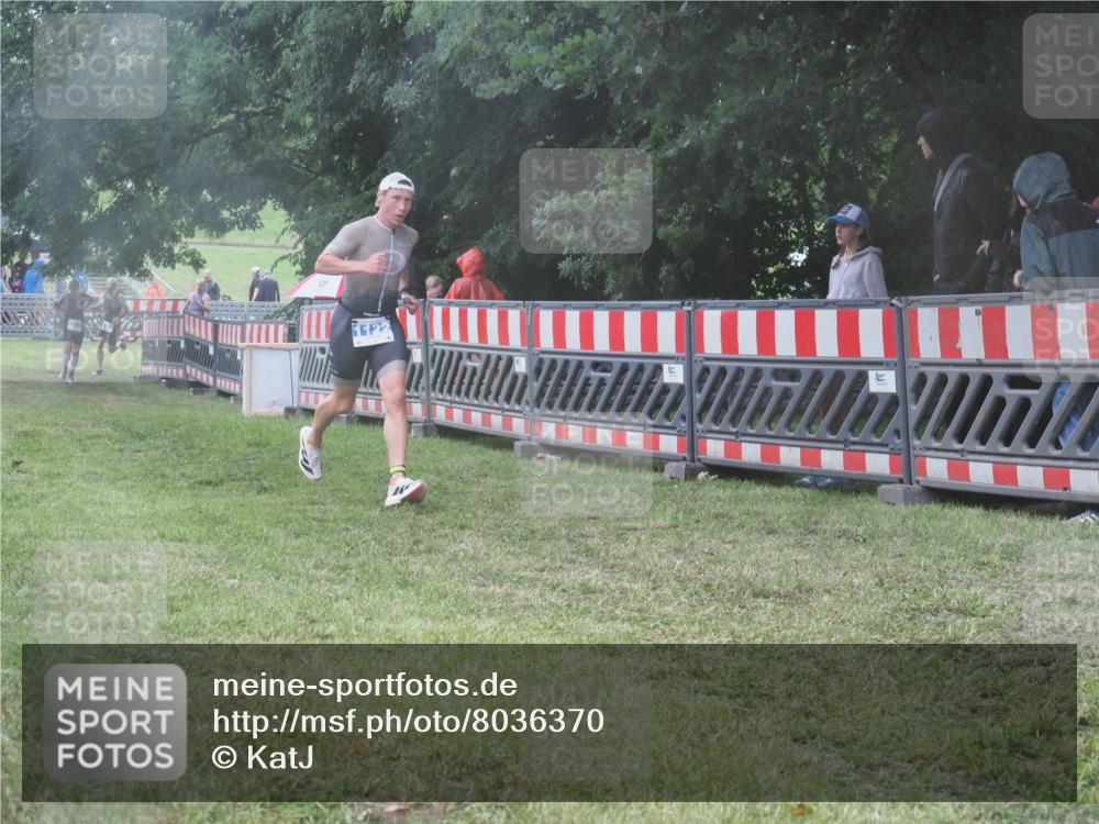 21.06.2025 - 27. Vierlanden-Triathlon KatJ http://msf.ph/oto/8036370 15.06.2025 13:54:31 Ziel 1122, 1152 meine-sportfotos.de