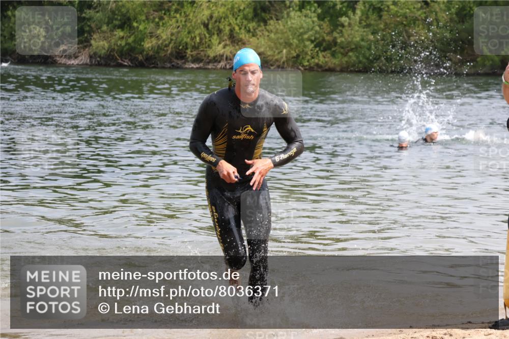 21.06.2025 - 27. Vierlanden-Triathlon Lena Gebhardt http://msf.ph/oto/8036371 15.06.2025 11:57:50 Schwimmen 984, 986, 987 meine-sportfotos.de
