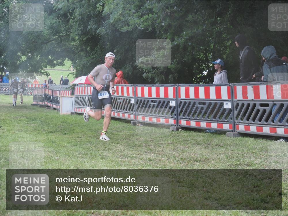 21.06.2025 - 27. Vierlanden-Triathlon KatJ http://msf.ph/oto/8036376 15.06.2025 13:54:31 Ziel 1122, 1152 meine-sportfotos.de