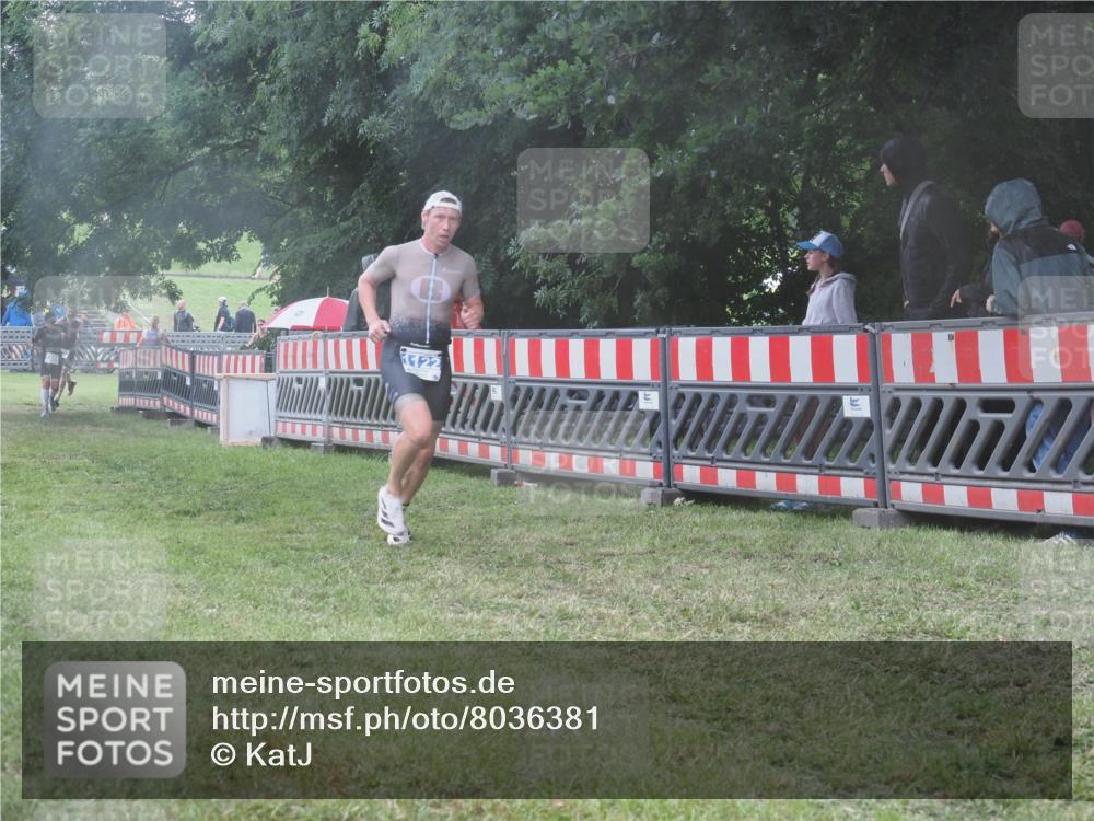 21.06.2025 - 27. Vierlanden-Triathlon KatJ http://msf.ph/oto/8036381 15.06.2025 13:54:32 Ziel 1122, 1152 meine-sportfotos.de