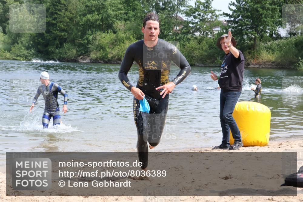 21.06.2025 - 27. Vierlanden-Triathlon Lena Gebhardt http://msf.ph/oto/8036389 15.06.2025 11:57:52 Schwimmen 984, 985, 986, 987 meine-sportfotos.de