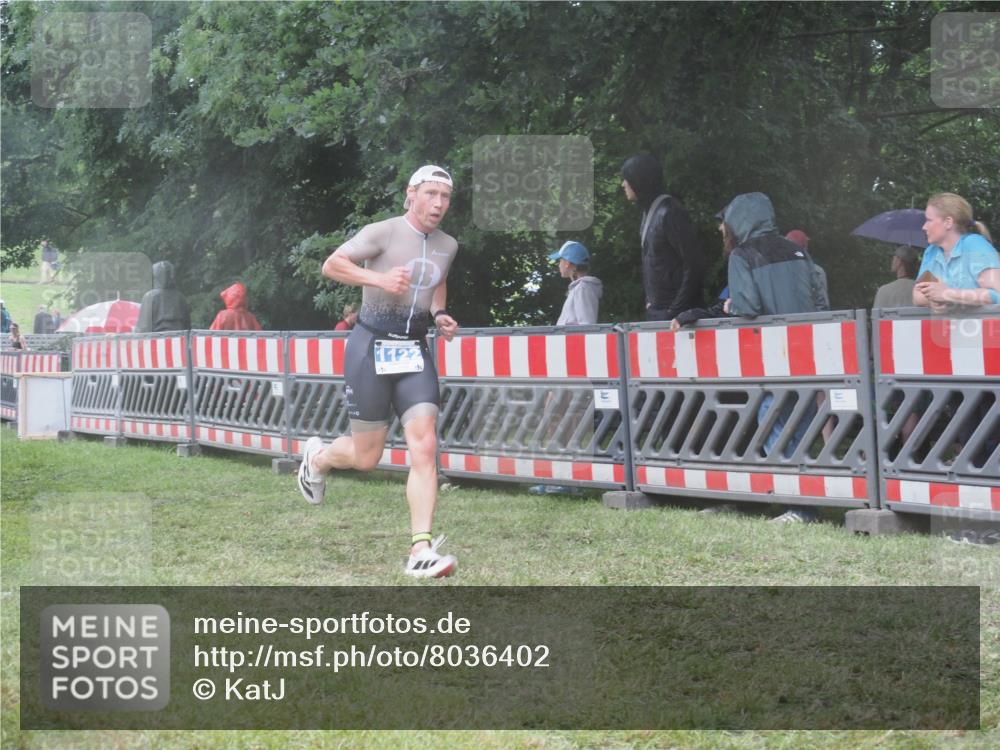 21.06.2025 - 27. Vierlanden-Triathlon KatJ http://msf.ph/oto/8036402 15.06.2025 13:54:32 Ziel 1122, 1152 meine-sportfotos.de