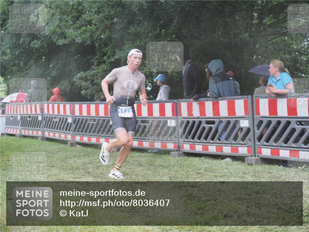21.06.2025 - 27. Vierlanden-Triathlon KatJ http://msf.ph/oto/8036407 15.06.2025 13:54:32 Ziel 1122, 1152 meine-sportfotos.de