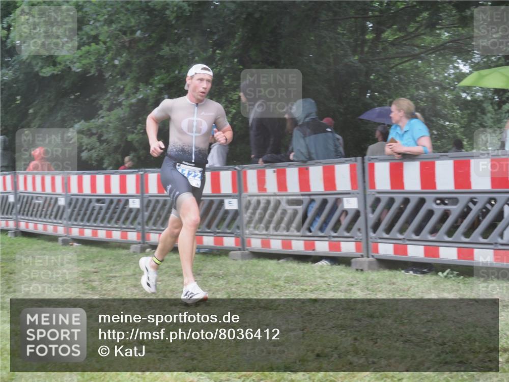 21.06.2025 - 27. Vierlanden-Triathlon KatJ http://msf.ph/oto/8036412 15.06.2025 13:54:32 Ziel 1122, 1152 meine-sportfotos.de
