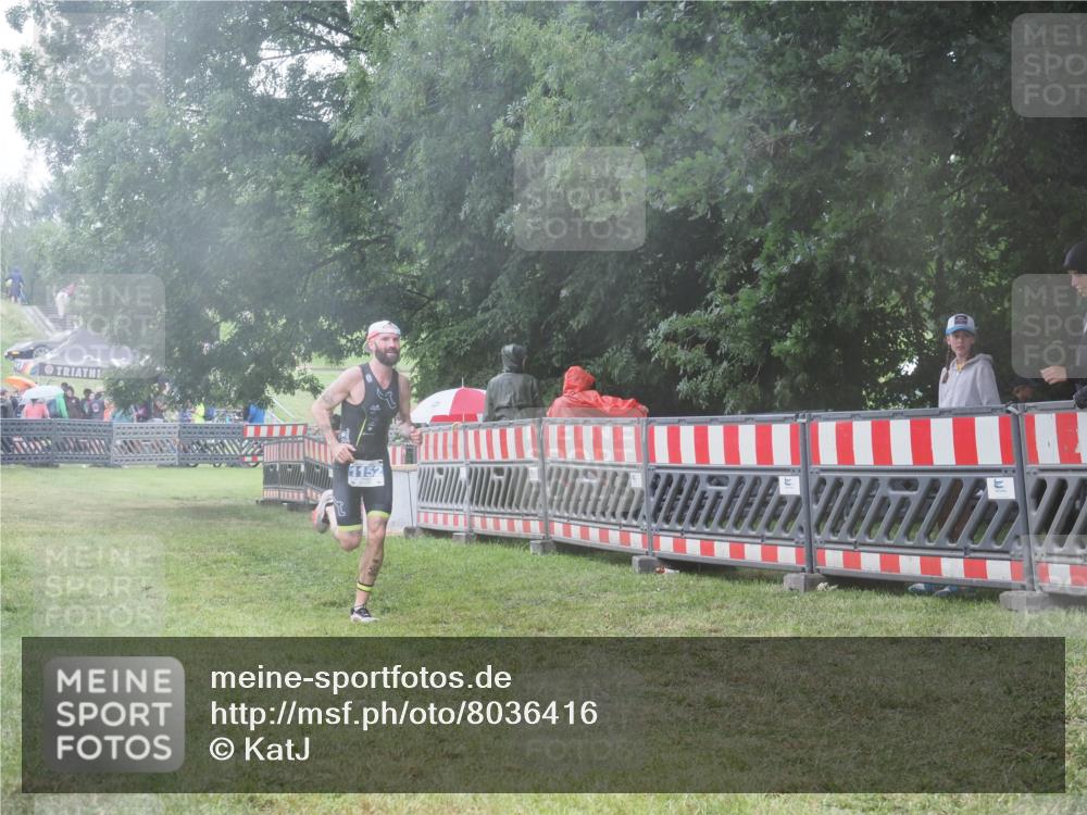 21.06.2025 - 27. Vierlanden-Triathlon KatJ http://msf.ph/oto/8036416 15.06.2025 13:54:38 Ziel 1152 meine-sportfotos.de