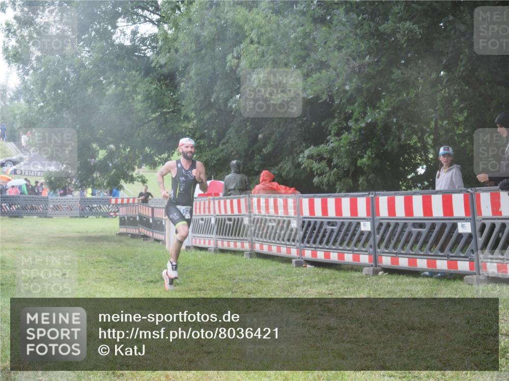 21.06.2025 - 27. Vierlanden-Triathlon KatJ http://msf.ph/oto/8036421 15.06.2025 13:54:38 Ziel 1152 meine-sportfotos.de