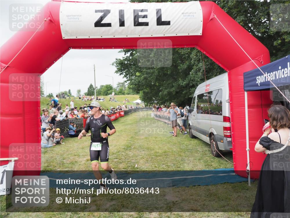 21.06.2025 - 27. Vierlanden-Triathlon MichiJ http://msf.ph/oto/8036443 15.06.2026 13:04:32 Ziel 711 meine-sportfotos.de