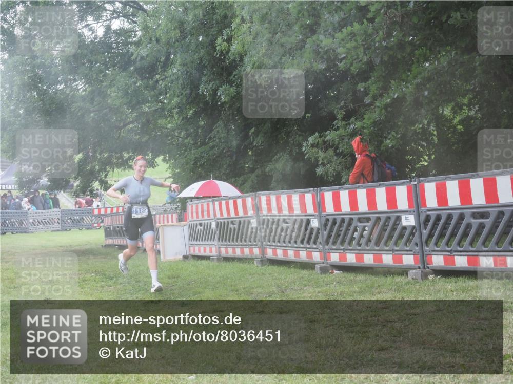 21.06.2025 - 27. Vierlanden-Triathlon KatJ http://msf.ph/oto/8036451 15.06.2025 14:14:56 Ziel 1189 meine-sportfotos.de