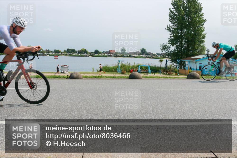 21.06.2025 - 27. Vierlanden-Triathlon H.Heesch http://msf.ph/oto/8036466 15.06.2025 11:45:36 Radfahren 645, 728, 733 meine-sportfotos.de
