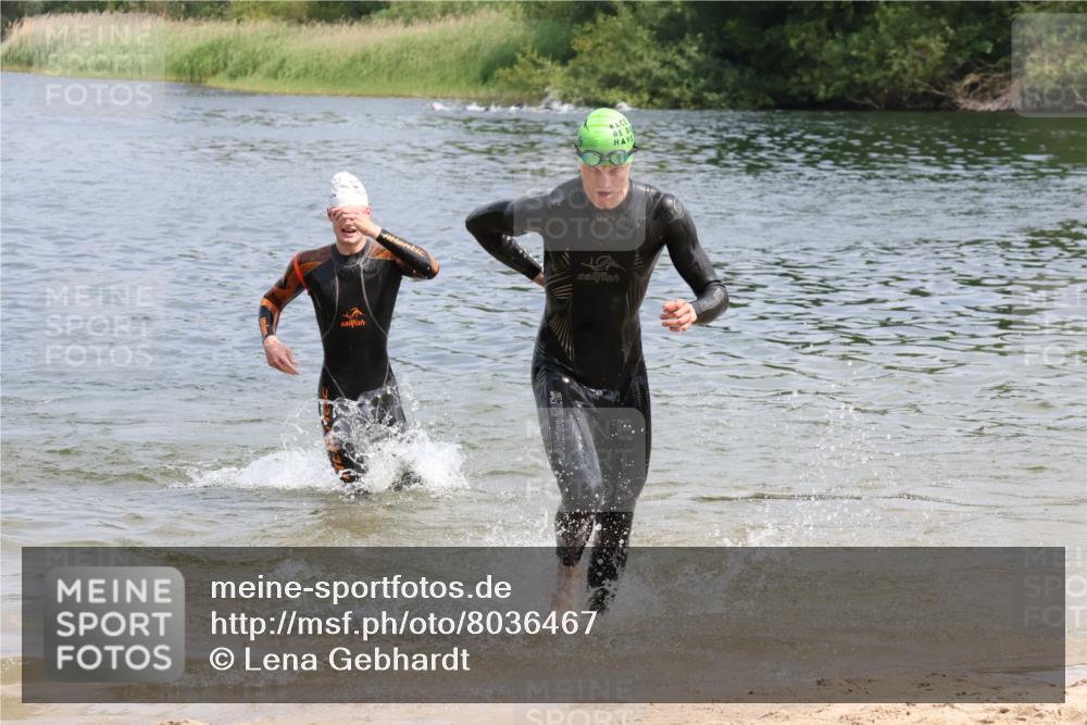 21.06.2025 - 27. Vierlanden-Triathlon Lena Gebhardt http://msf.ph/oto/8036467 15.06.2025 11:58:00 Schwimmen 984, 985, 986, 987, 988 meine-sportfotos.de
