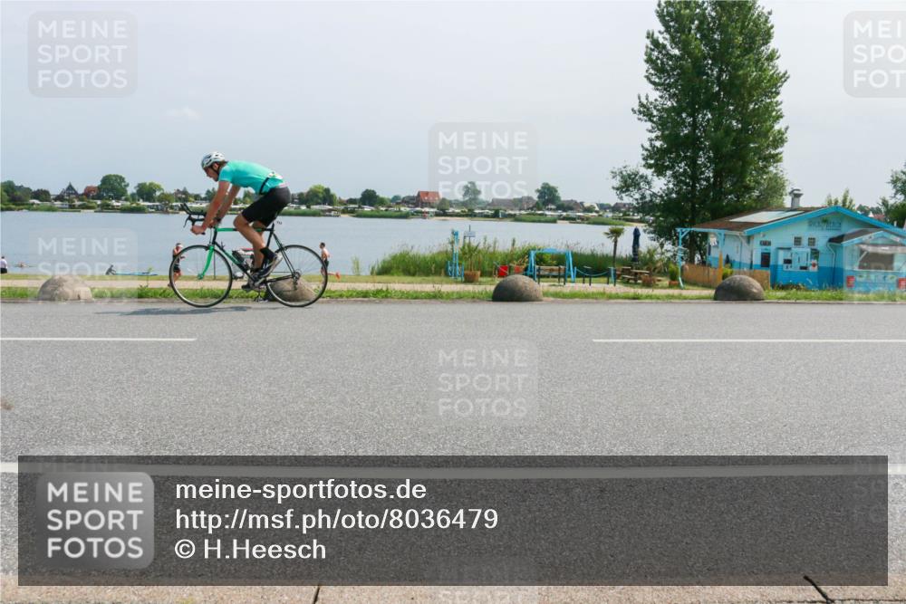 21.06.2025 - 27. Vierlanden-Triathlon H.Heesch http://msf.ph/oto/8036479 15.06.2025 11:45:37 Radfahren 645, 728, 733 meine-sportfotos.de