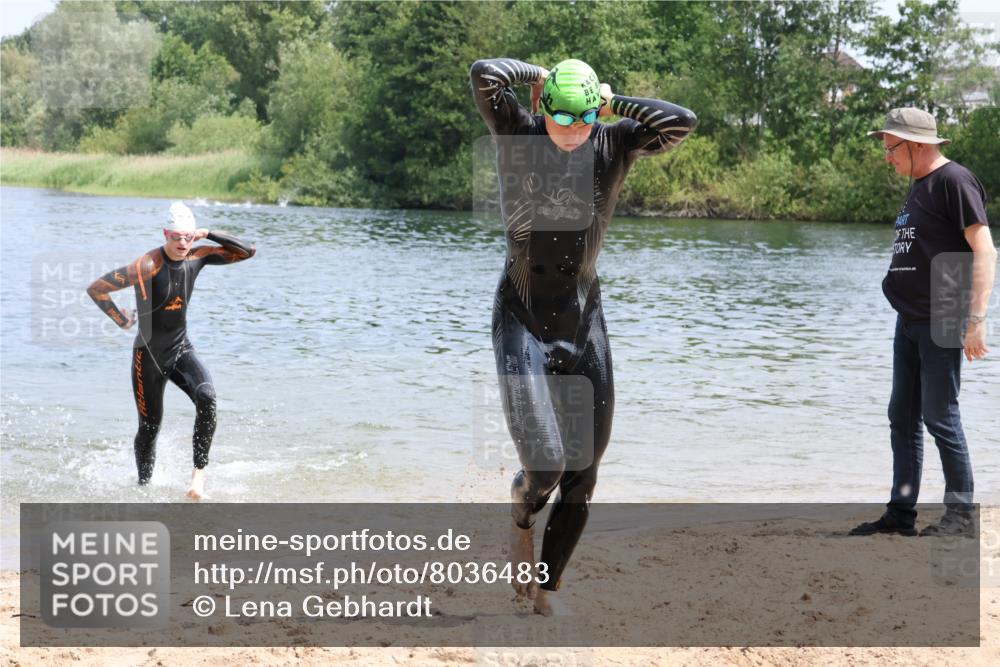 21.06.2025 - 27. Vierlanden-Triathlon Lena Gebhardt http://msf.ph/oto/8036483 15.06.2025 11:58:02 Schwimmen 984, 985, 987, 988 meine-sportfotos.de