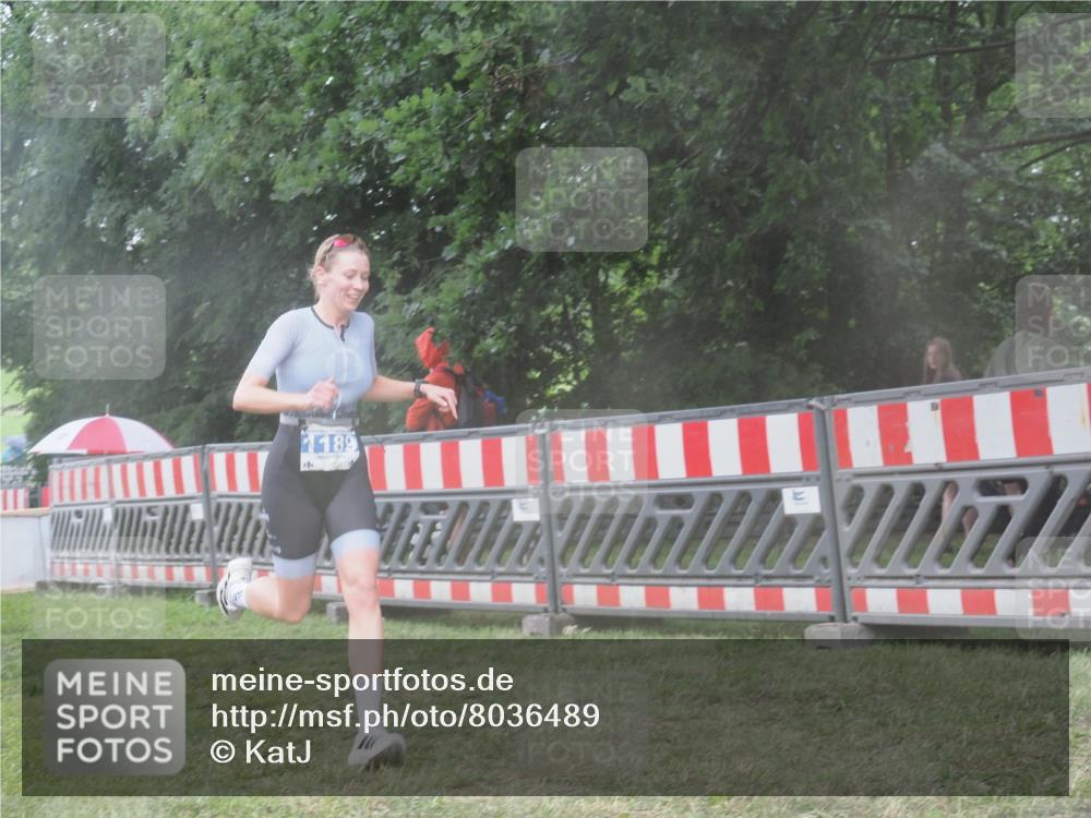 21.06.2025 - 27. Vierlanden-Triathlon KatJ http://msf.ph/oto/8036489 15.06.2025 14:14:57 Ziel 1189 meine-sportfotos.de