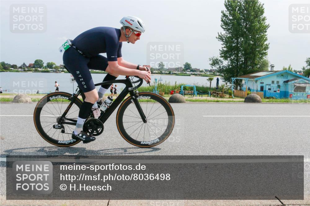 21.06.2025 - 27. Vierlanden-Triathlon H.Heesch http://msf.ph/oto/8036498 15.06.2025 11:45:39 Radfahren 645, 728, 733 meine-sportfotos.de