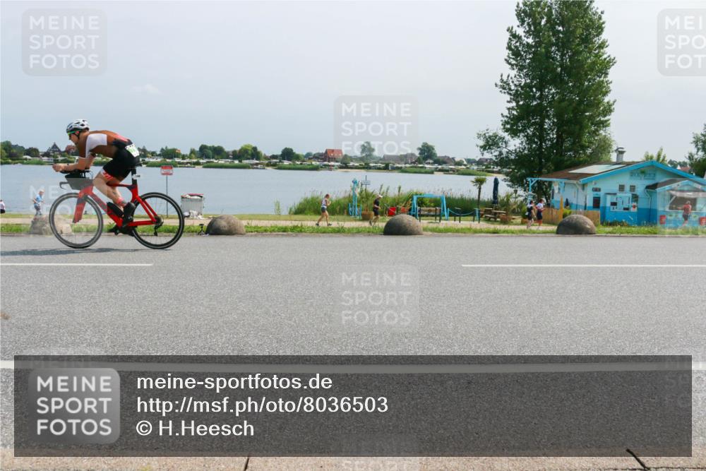 21.06.2025 - 27. Vierlanden-Triathlon H.Heesch http://msf.ph/oto/8036503 15.06.2025 11:45:48 Radfahren 708 meine-sportfotos.de