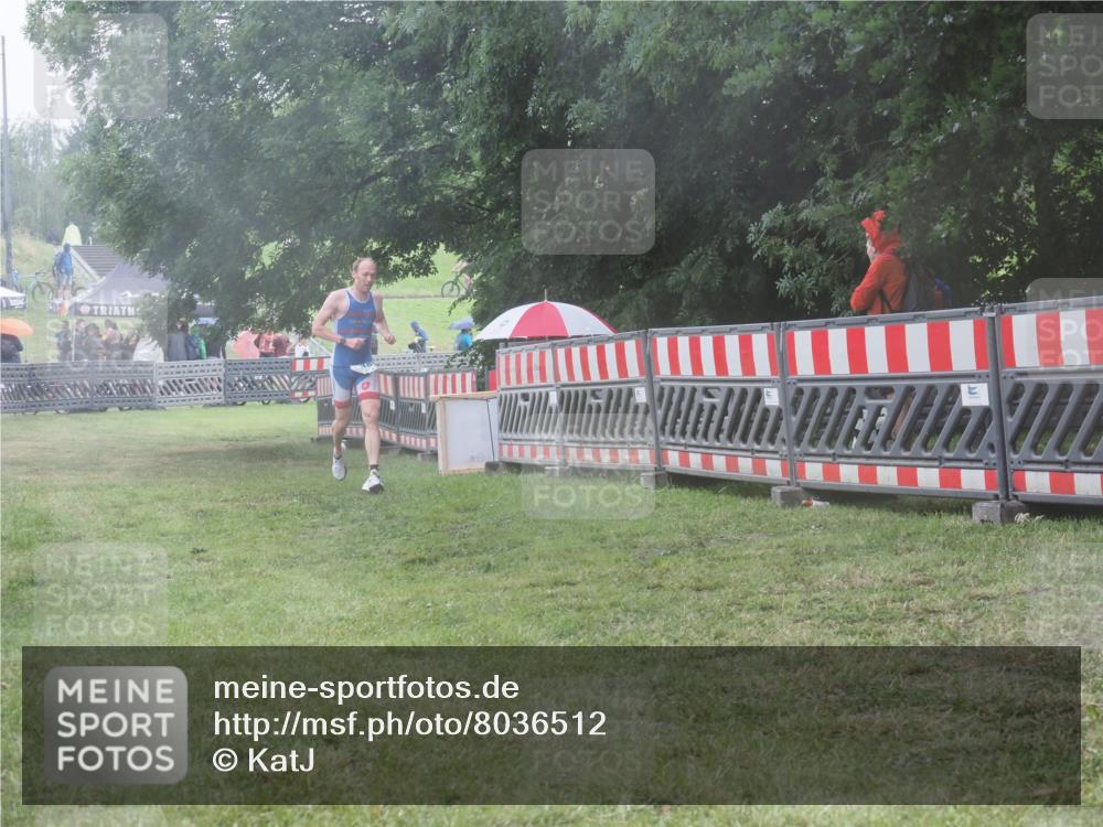 21.06.2025 - 27. Vierlanden-Triathlon KatJ http://msf.ph/oto/8036512 15.06.2025 14:15:21 Ziel 1278 meine-sportfotos.de