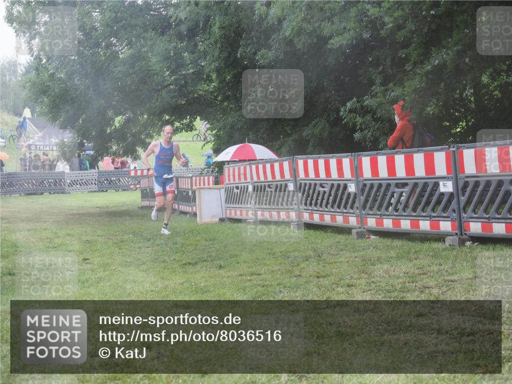 21.06.2025 - 27. Vierlanden-Triathlon KatJ http://msf.ph/oto/8036516 15.06.2025 14:15:21 Ziel 1278 meine-sportfotos.de