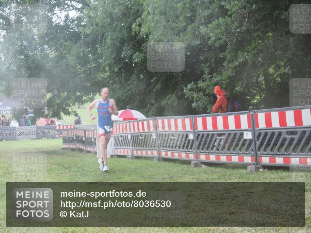 21.06.2025 - 27. Vierlanden-Triathlon KatJ http://msf.ph/oto/8036530 15.06.2025 14:15:22 Ziel 1278 meine-sportfotos.de
