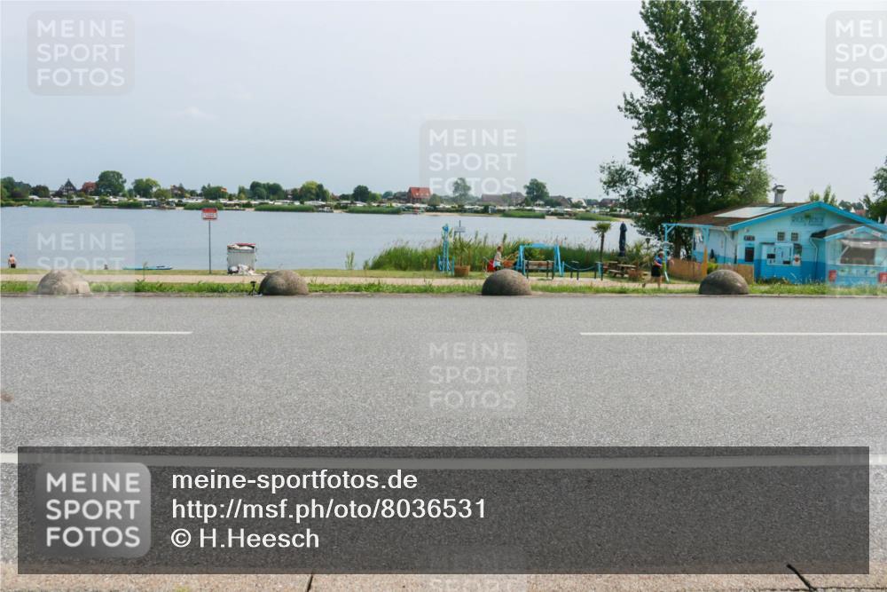 21.06.2025 - 27. Vierlanden-Triathlon H.Heesch http://msf.ph/oto/8036531 15.06.2025 11:46:09 Radfahren 32, 658, 803 meine-sportfotos.de