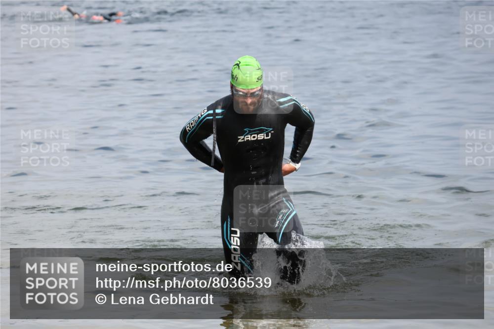 21.06.2025 - 27. Vierlanden-Triathlon Lena Gebhardt http://msf.ph/oto/8036539 15.06.2025 11:59:35 Schwimmen 997 meine-sportfotos.de