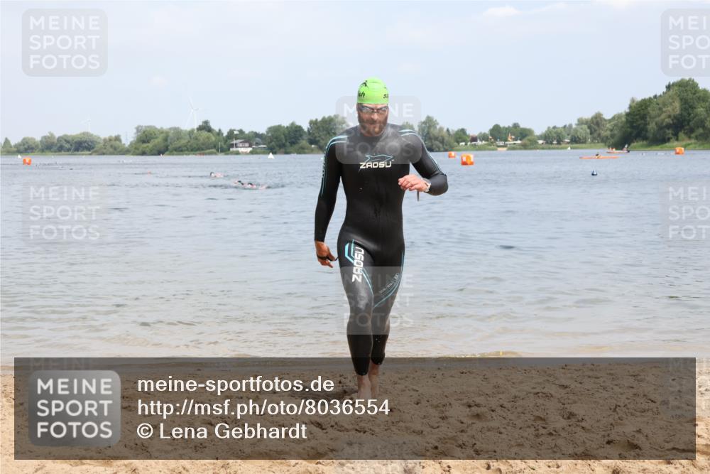 21.06.2025 - 27. Vierlanden-Triathlon Lena Gebhardt http://msf.ph/oto/8036554 15.06.2025 11:59:40 Schwimmen 997 meine-sportfotos.de