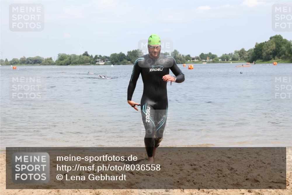 21.06.2025 - 27. Vierlanden-Triathlon Lena Gebhardt http://msf.ph/oto/8036558 15.06.2025 11:59:40 Schwimmen 997 meine-sportfotos.de