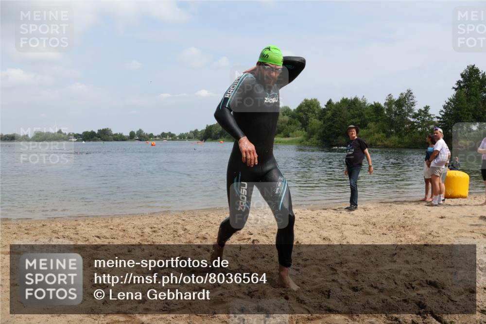 21.06.2025 - 27. Vierlanden-Triathlon Lena Gebhardt http://msf.ph/oto/8036564 15.06.2025 11:59:42 Schwimmen 997 meine-sportfotos.de