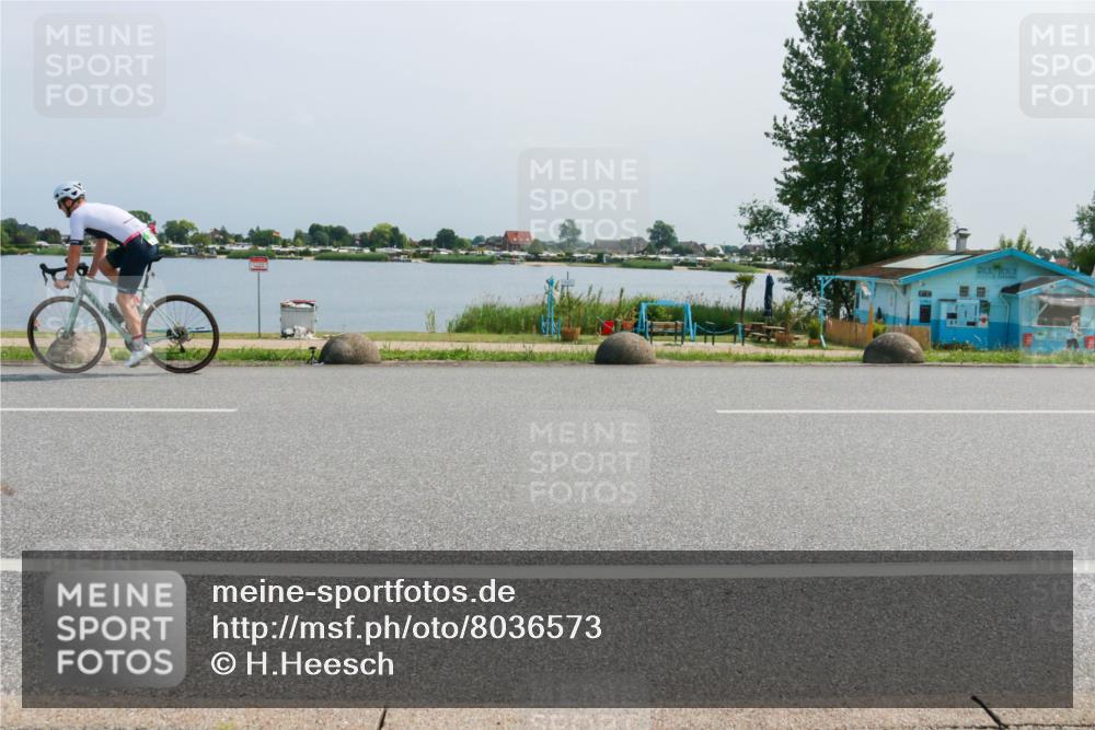 21.06.2025 - 27. Vierlanden-Triathlon H.Heesch http://msf.ph/oto/8036573 15.06.2025 11:46:15 Radfahren 215, 663, 743, 886 meine-sportfotos.de