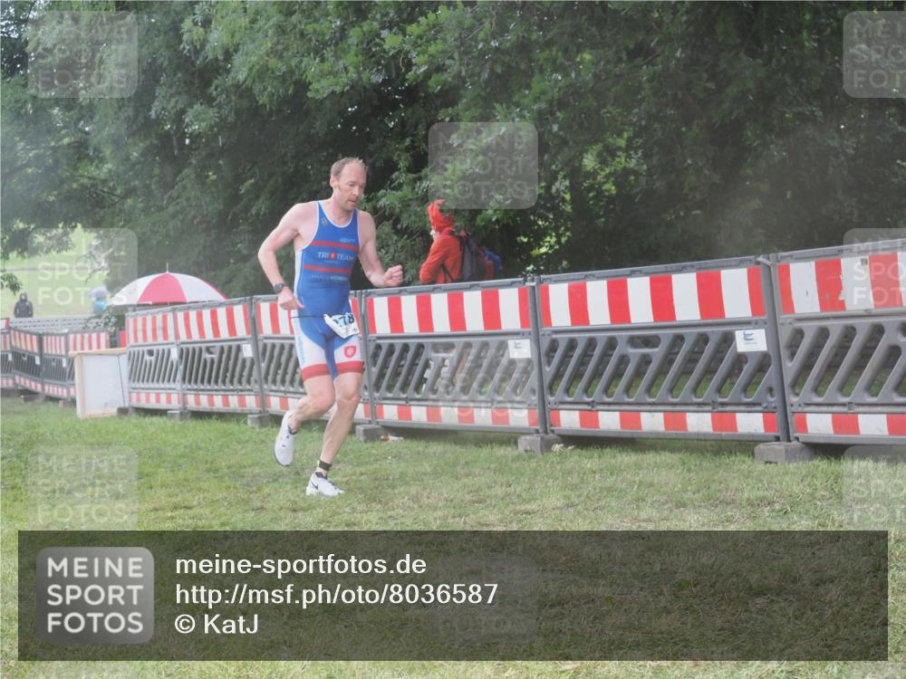 21.06.2025 - 27. Vierlanden-Triathlon KatJ http://msf.ph/oto/8036587 15.06.2025 14:15:23 Ziel 1278 meine-sportfotos.de