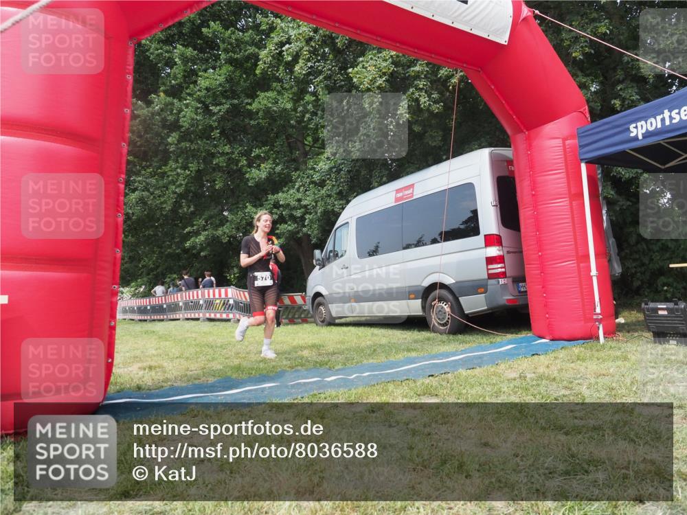 21.06.2025 - 27. Vierlanden-Triathlon KatJ http://msf.ph/oto/8036588 15.06.2025 11:25:35 Schwimmen  meine-sportfotos.de