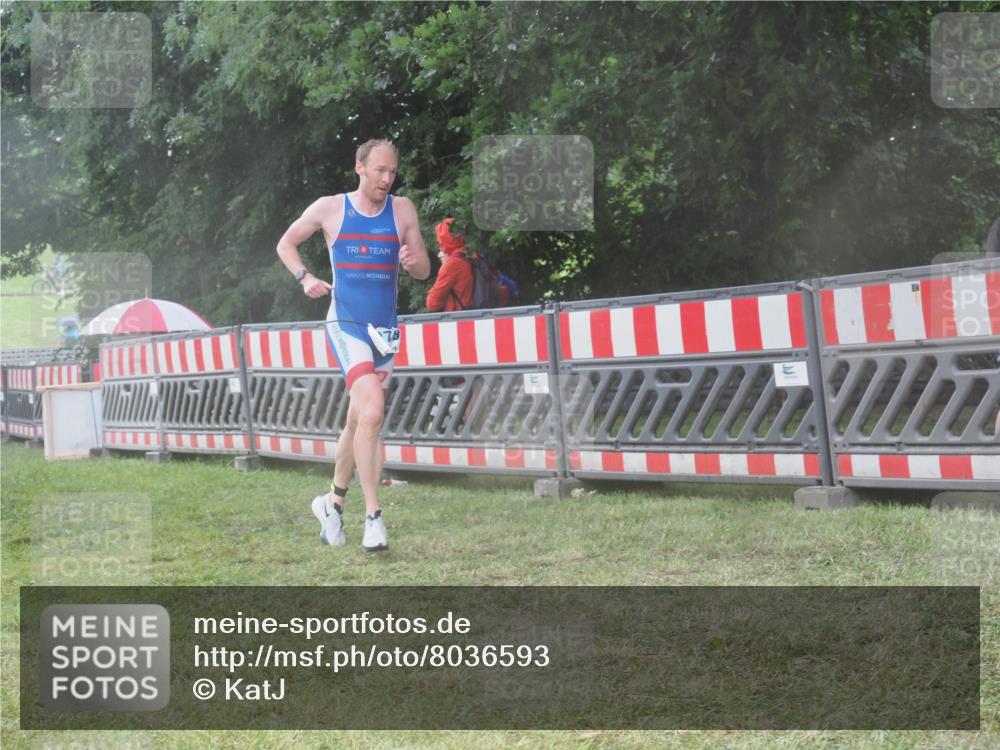21.06.2025 - 27. Vierlanden-Triathlon KatJ http://msf.ph/oto/8036593 15.06.2025 14:15:23 Ziel 1278 meine-sportfotos.de