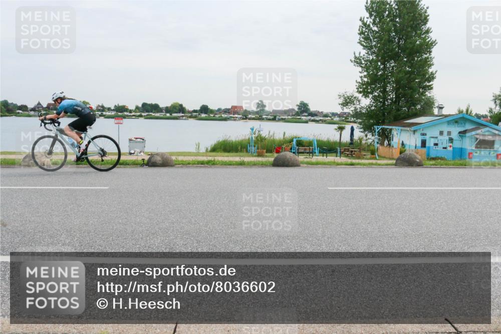15.06.2025 - 27. Vierlanden-Triathlon H.Heesch http://msf.ph/oto/8036602 15.06.2025 10:48:54 Radfahren 229, 236, 358 meine-sportfotos.de