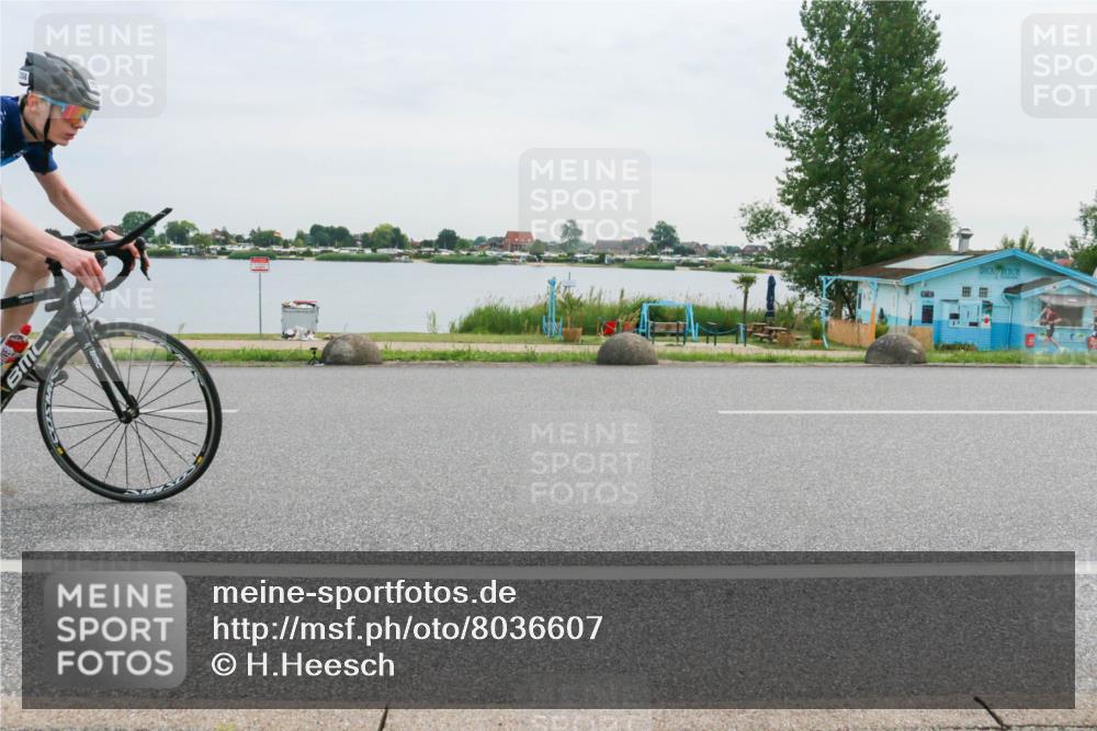 15.06.2025 - 27. Vierlanden-Triathlon H.Heesch http://msf.ph/oto/8036607 15.06.2025 10:48:56 Radfahren 229, 236, 358, 378 meine-sportfotos.de